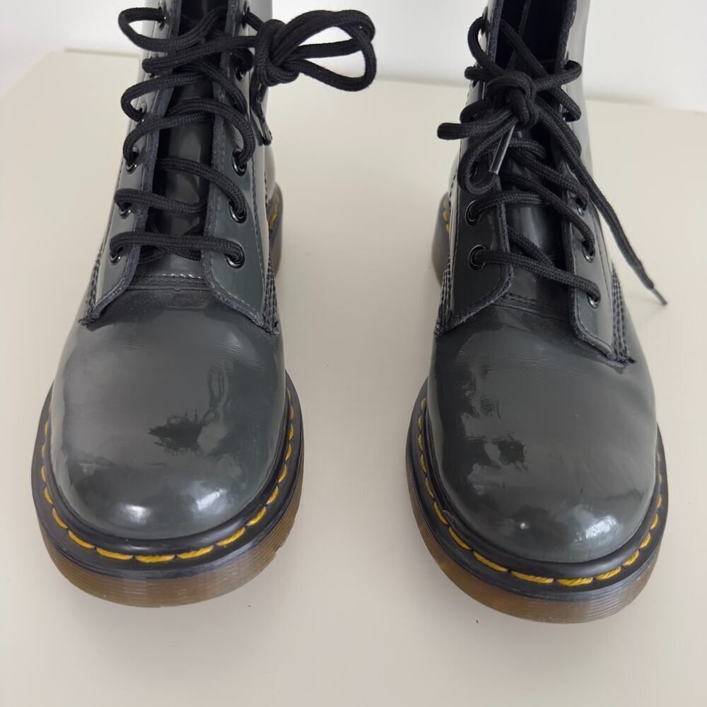 Dr Martens Boots 11821 Womens 7 Gray Patent Leather Combat Lace Up Grunge Rock - Picture 4 of 11